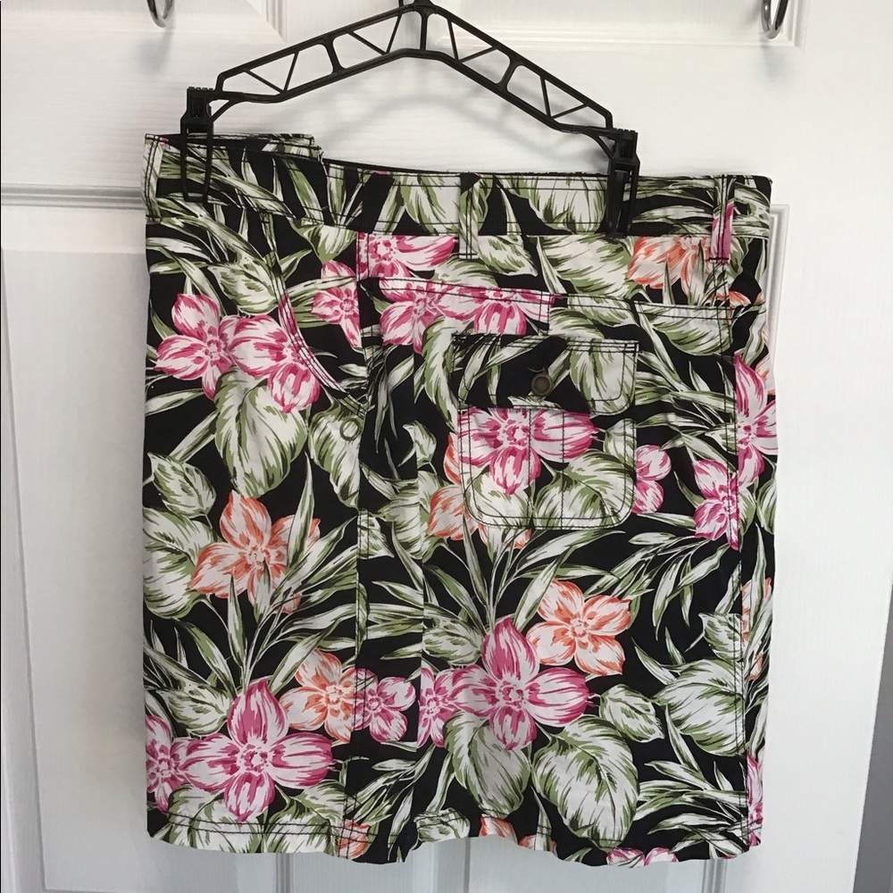 Women’s croft and barrow Hawaiian flowers print Golf Skirt